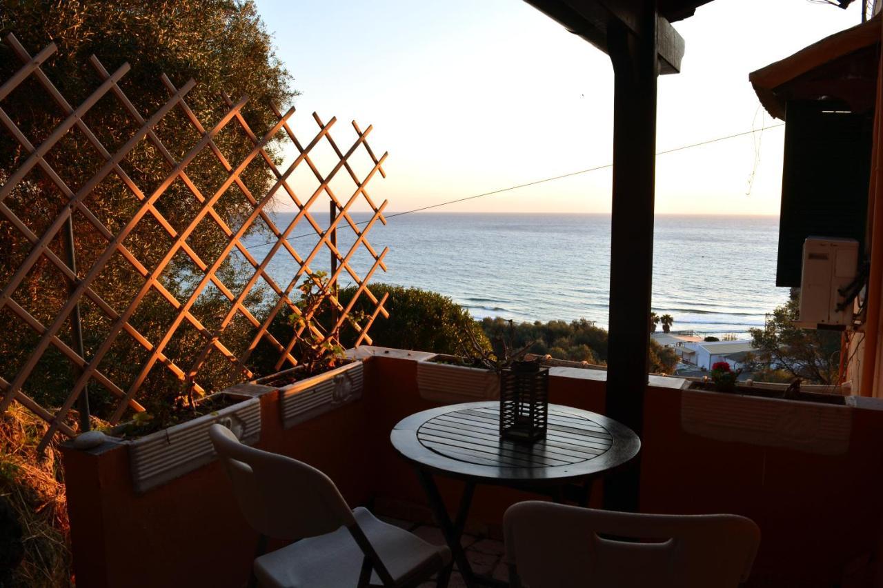Papadatos Apts With Amazing View - 5Mins From The Beach Kontogialos Dış mekan fotoğraf