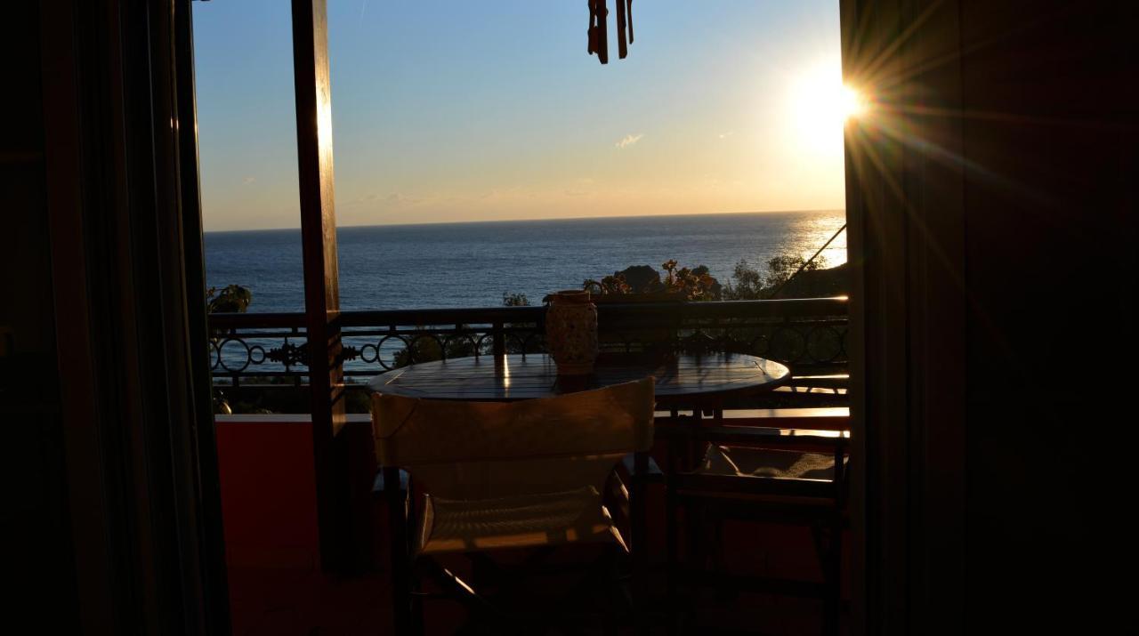 Papadatos Apts With Amazing View - 5Mins From The Beach Kontogialos Dış mekan fotoğraf