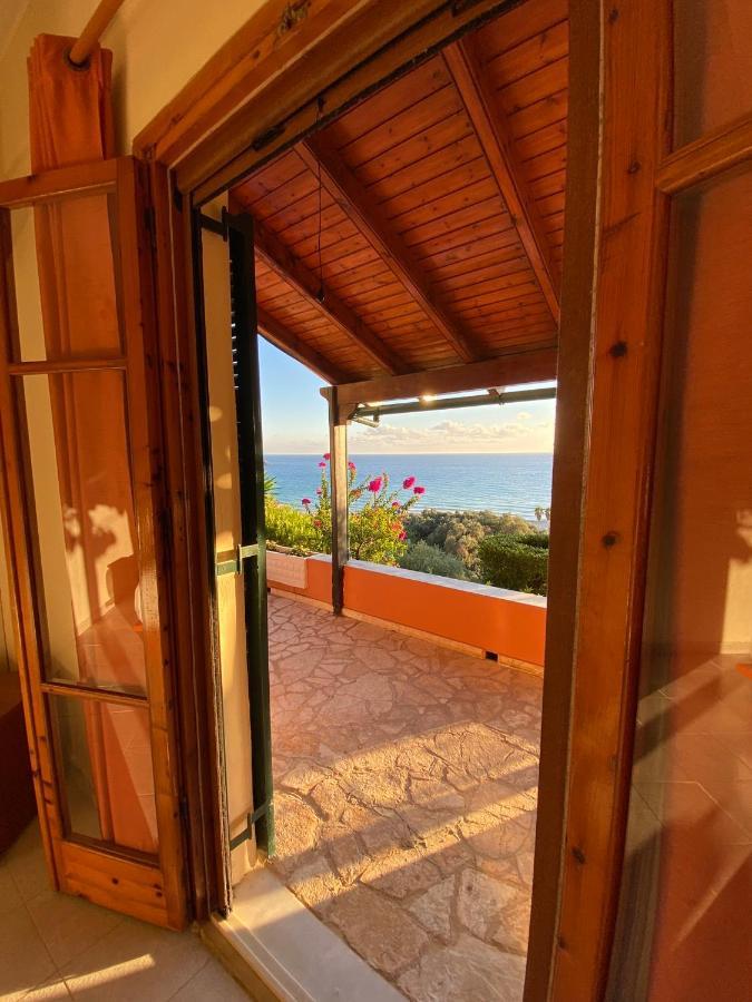 Papadatos Apts With Amazing View - 5Mins From The Beach Kontogialos Dış mekan fotoğraf