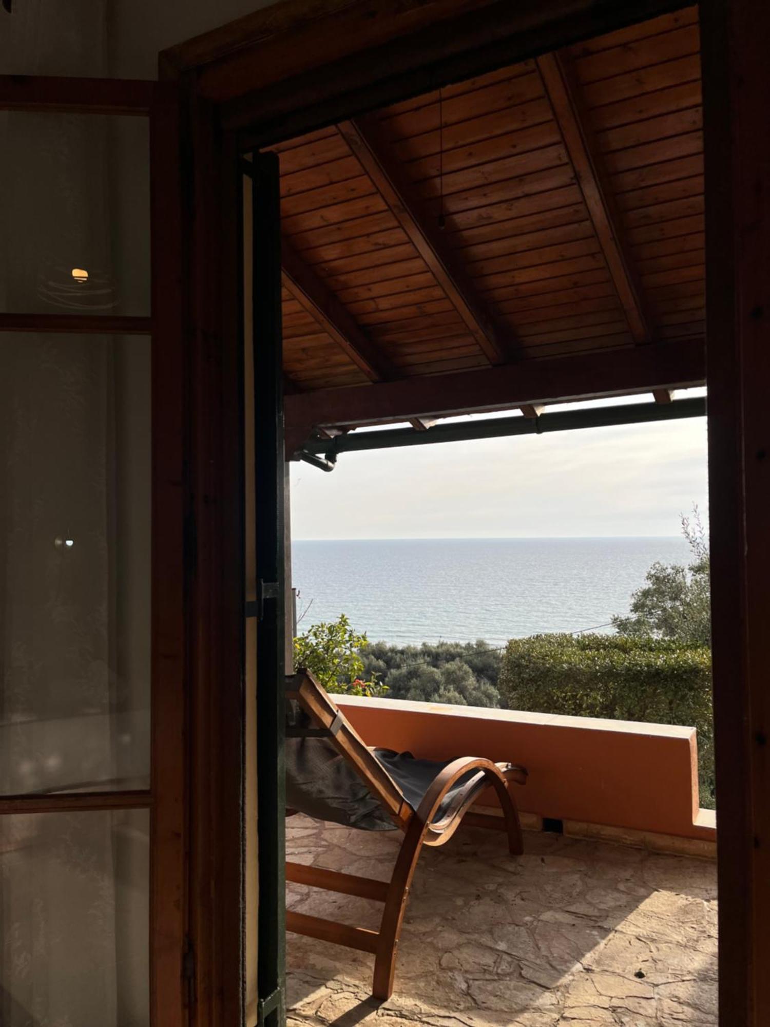 Papadatos Apts With Amazing View - 5Mins From The Beach Kontogialos Dış mekan fotoğraf