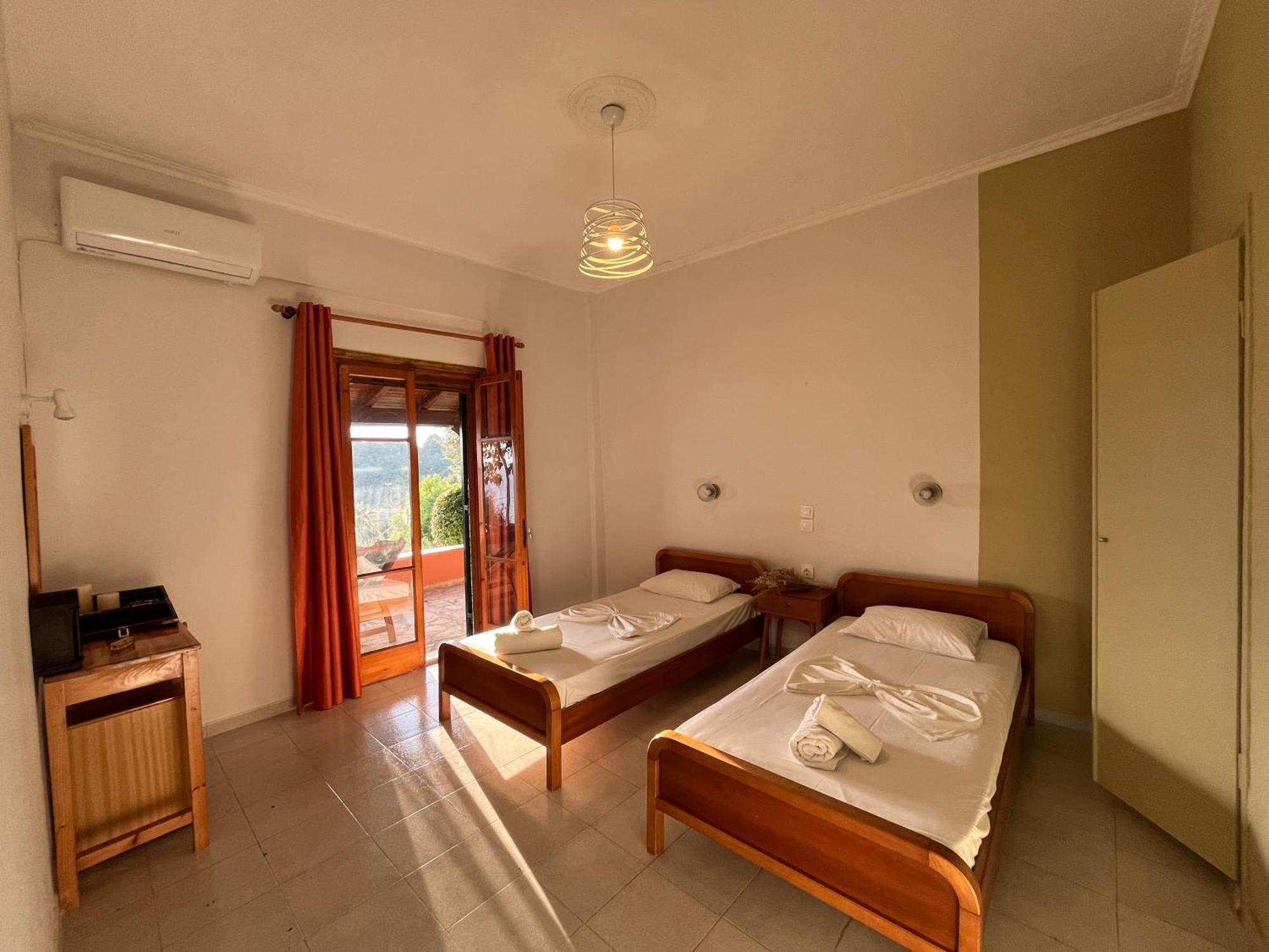 Papadatos Apts With Amazing View - 5Mins From The Beach Kontogialos Dış mekan fotoğraf